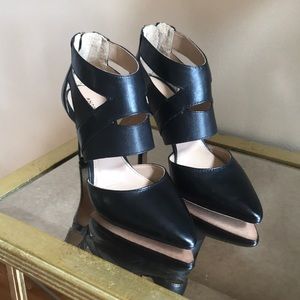 Black pumps by Antonio Melani.